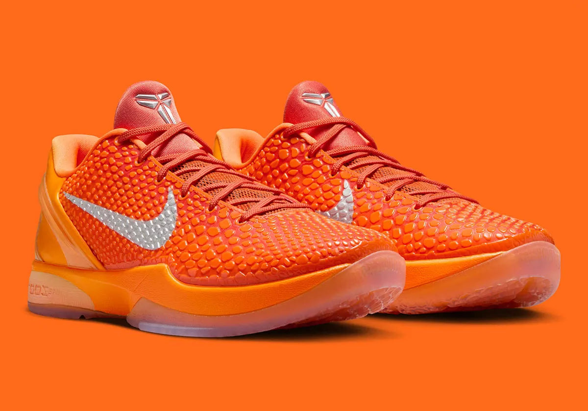  chaussure de basket-ball kobe 6 protro total orange , chausssure très légère , vu de 3/4
