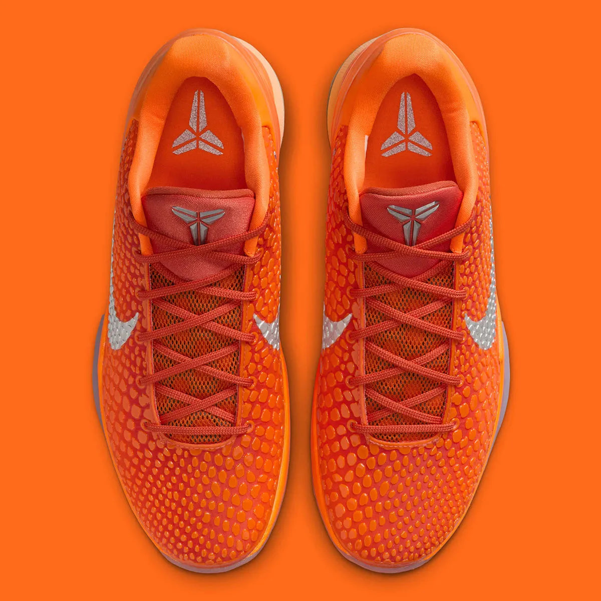 chaussure de basket-ball kobe 6 protro total orange , chausssure très légère , vu de haut