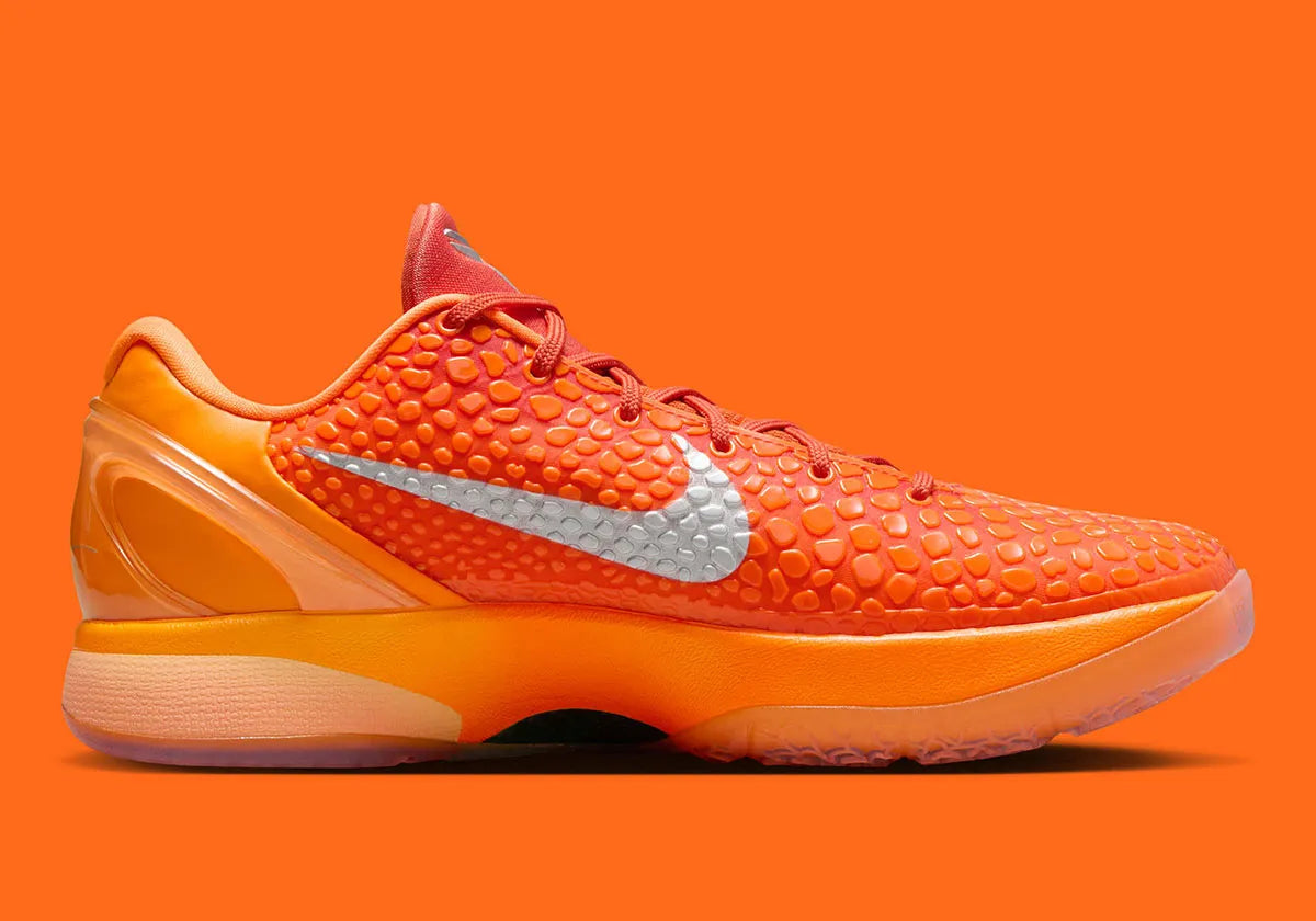  chaussure de basket-ball kobe 6 protro total orange , chausssure très légère , vu de profil