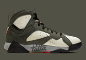 Air Jordan 7 Retro Patta Icicle AT3375-100 en nubuck vert clair avec accents rouges, détails Team Patta et semelle multicolore vue de profil intérieur. 