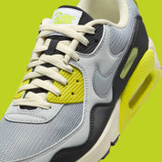  Chaussure de rue air max 90 patta jaune noir , grise , semelle confortable , vue de coté