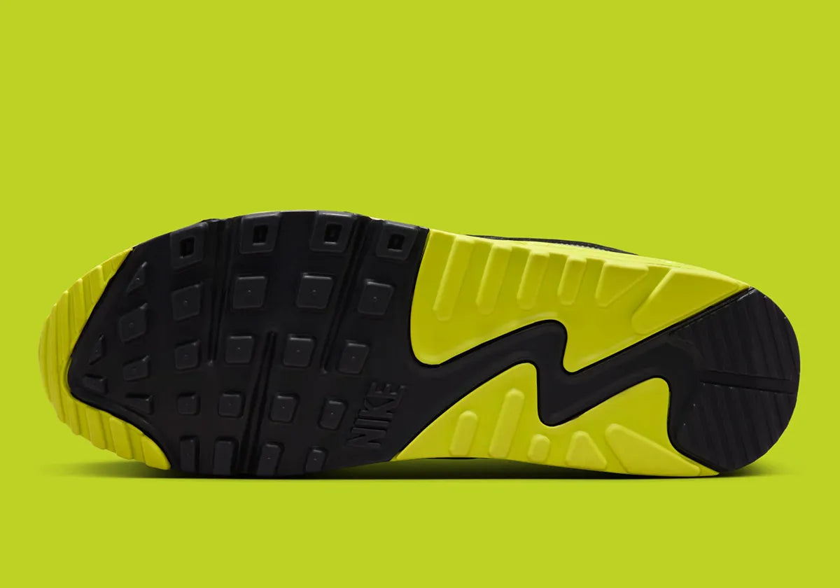  Chaussure de rue air max 90 patta jaune noir , grise , semelle confortable , vue du dessous