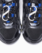Image de la Nike Air Max Dn8 Patta Black Metallic Silver, sneaker noire avec détails Metallic Silver, finitions Patta et unité Air Dn8 réactive, vue de haut avant