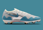 Nike Mercurial Vapor 16 Elite Patta Chrome White Noise Aqua avec tige en Flyknit, technologie Gripknit, finition Chrome, blanc et Noise Aqua, plaque Air Zoom et semelle FG pour terrains en gazon naturel.