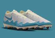 Nike Mercurial Vapor 16 Elite Patta Chrome White Noise Aqua avec tige en Flyknit, technologie Gripknit, finition Chrome, blanc et Noise Aqua, plaque Air Zoom et semelle FG pour terrains en gazon naturel.