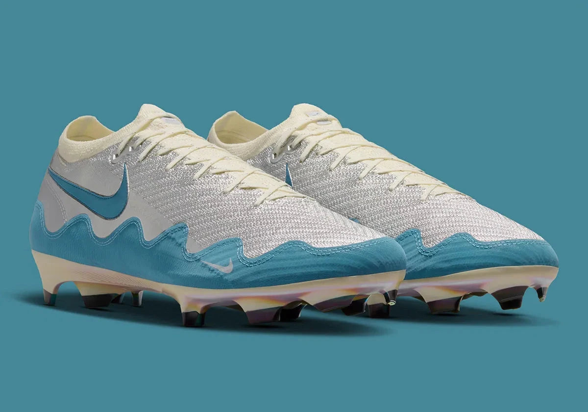 Nike Mercurial Vapor 16 Elite Patta Chrome White Noise Aqua avec tige en Flyknit, technologie Gripknit, finition Chrome, blanc et Noise Aqua, plaque Air Zoom et semelle FG pour terrains en gazon naturel.