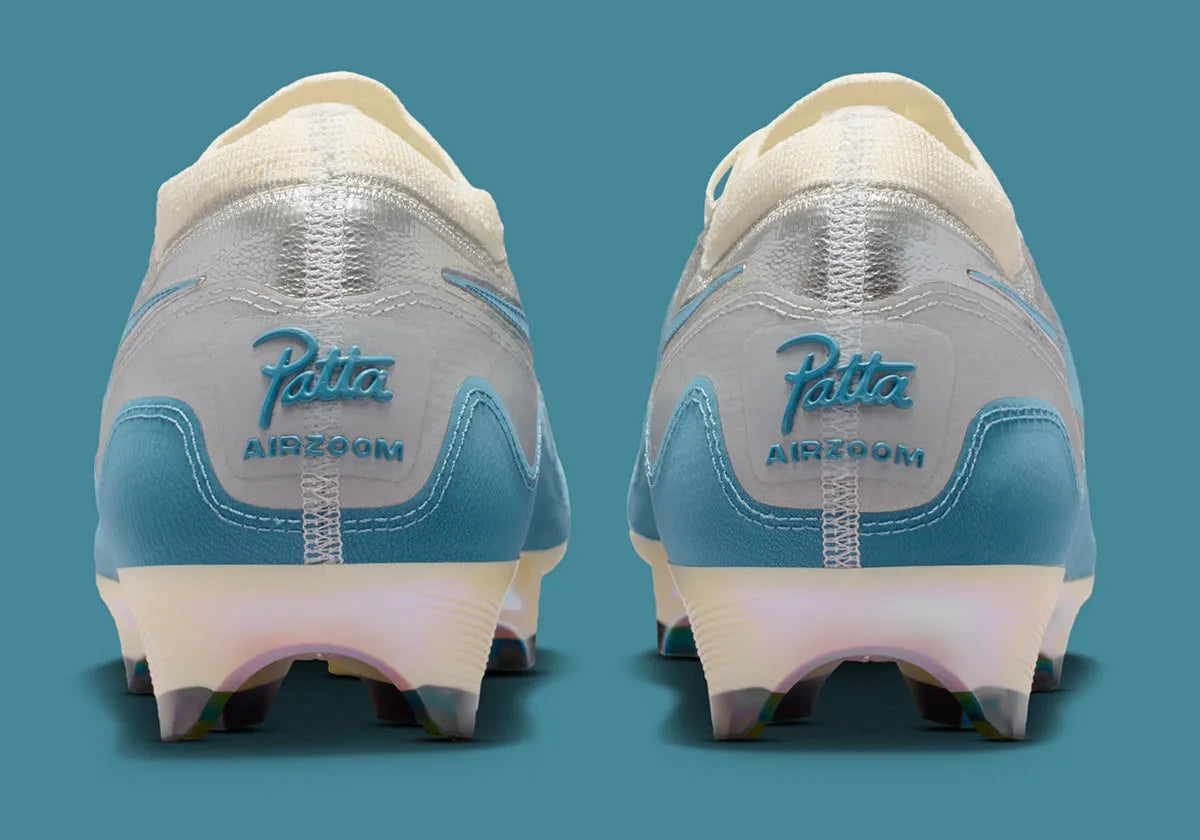 Nike Mercurial Vapor 16 Elite Patta Chrome White Noise Aqua avec tige en Flyknit, technologie Gripknit, finition Chrome, blanc et Noise Aqua, plaque Air Zoom et semelle FG pour terrains en gazon naturel.