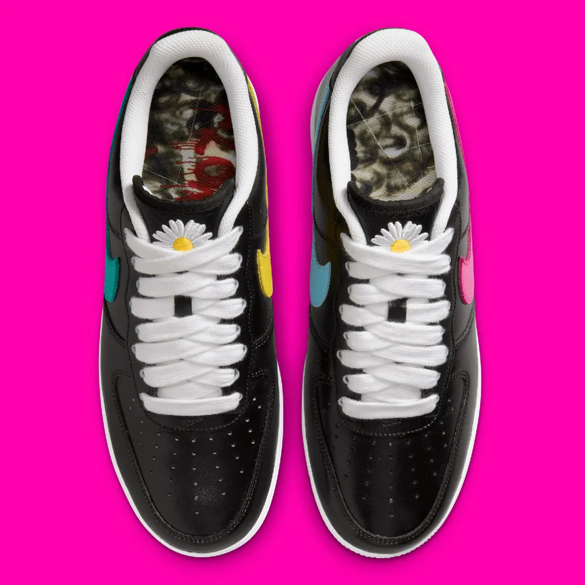 Nike Air Force 1 Low G-Dragon Peaceminusone Para-Noise 3.0 en cuir noir avec peinture craquelée révélant artwork coloré et semelle Air. vue de dessus