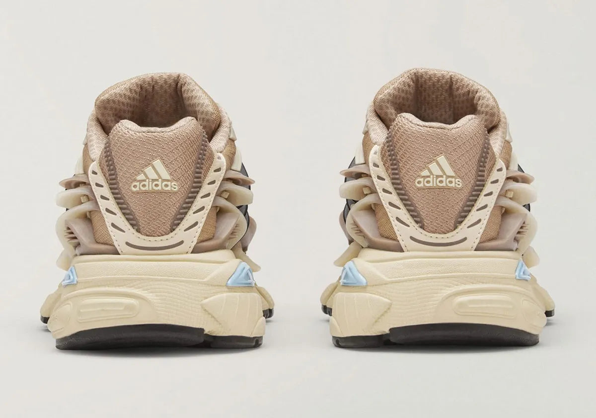Adidas Adistar Jellyfish Pharrell Williams Crystal Sand beige et marron avec tige en mesh, cage TPU sculptée et semelle Adiprene massive.