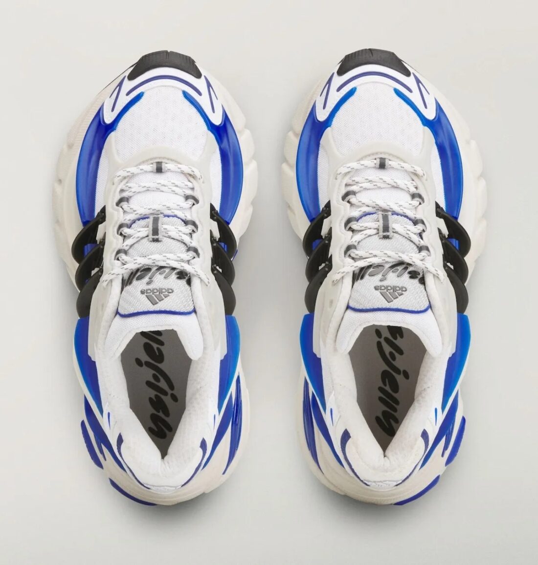 Sneakers adidas Adistar Jellyfish Pharrell Williams Royal Blue en matériaux techniques premium avec design sculptural futuriste et semelle amortissante vue du dessus. 