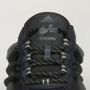 Sneakers adidas Adistar Jellyfish Pharrell Williams Triple Black avec mesh respirant et amorti Adistar réactif premium
