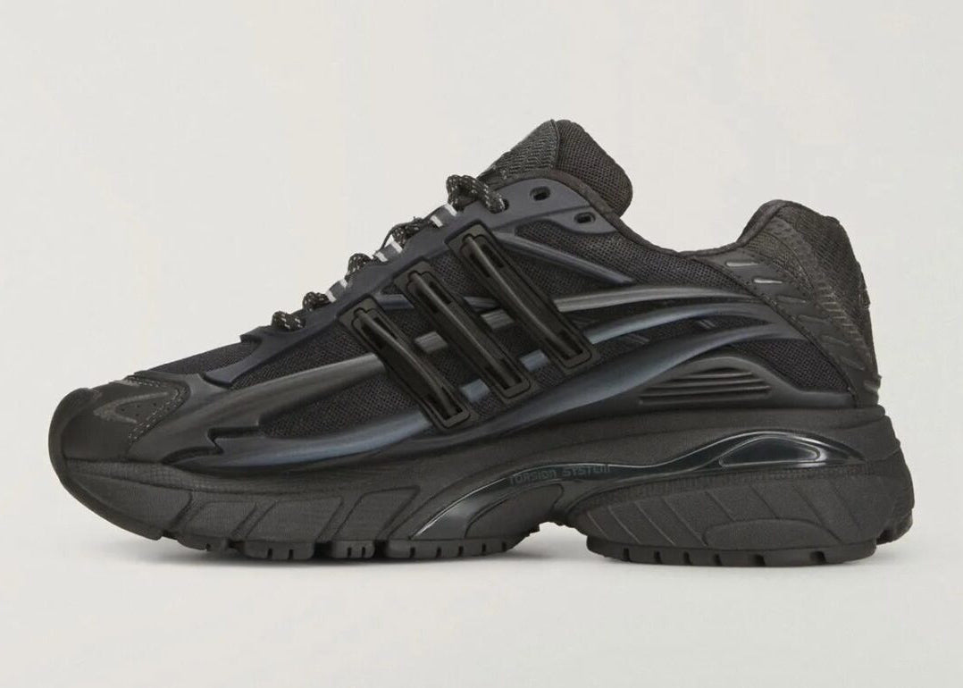 Sneakers adidas Adistar Jellyfish Pharrell Williams Triple Black avec mesh respirant et amorti Adistar réactif premium