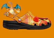 Crocs Classic Clog Pokémon Charizard inspirées de Dracaufeu, avec design exclusif, bride pivotante et semelle légère en résine Croslite™.