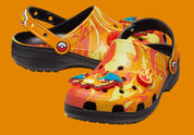 Crocs Classic Clog Pokémon Charizard inspirées de Dracaufeu, avec design exclusif, bride pivotante et semelle légère en résine Croslite™.