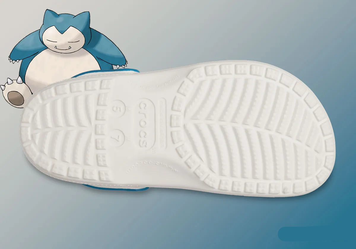 Crocs Classic Clog Pokémon Snorlax inspirées de Ronflex, avec design exclusif, bride pivotante et semelle légère en résine Croslite™.