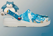 Crocs Classic Clog Pokémon Snorlax inspirées de Ronflex, avec design exclusif, bride pivotante et semelle légère en résine Croslite™.