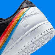 Sneakers Nike SB Dunk Low Polaroid – collaboration exclusive Nike x Polaroid, vue zoomer arrière 