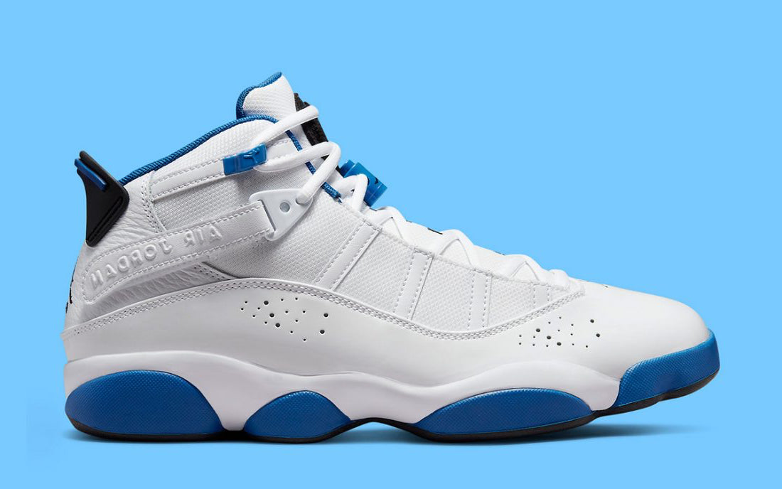Air Jordan 6 Rings Sport Blue 322992-114 blanche avec cuir verni, mesh, accents Sport Blue, sangles de maintien et semelle translucide.