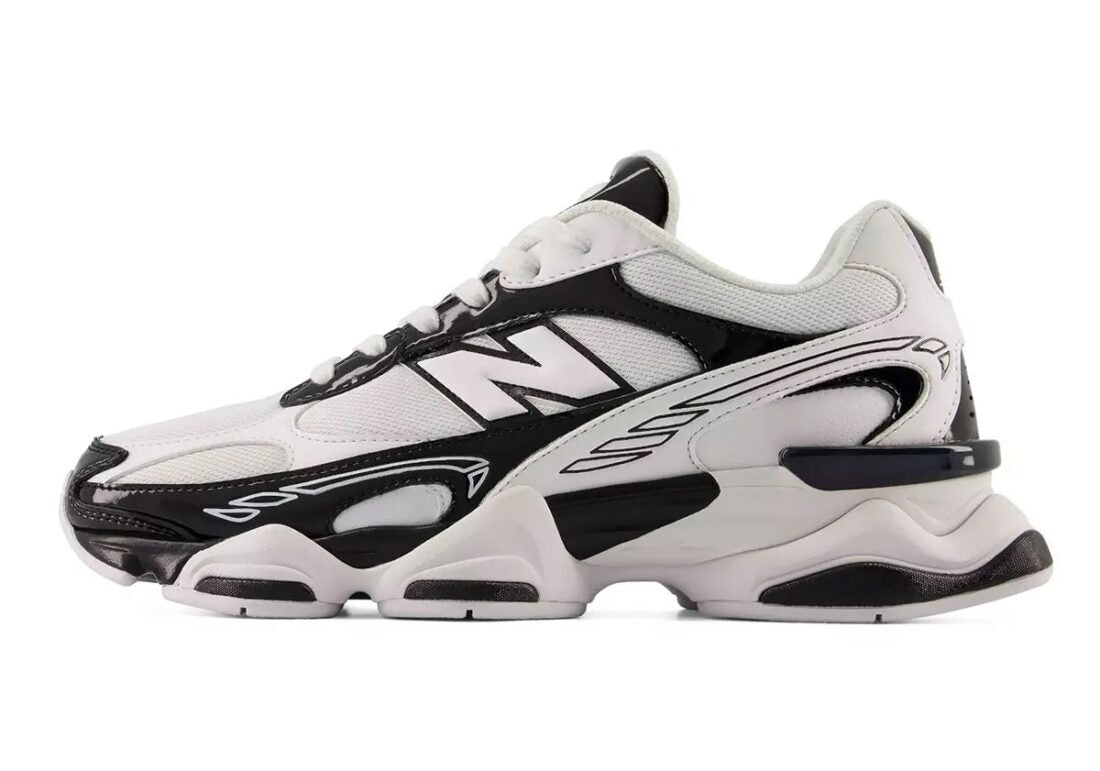 New Balance 9060R Black White avec tige en mesh respirant, empiècements en daim noir et cuir, amorti ABZORB, technologie SBS et semelle sculptée.
