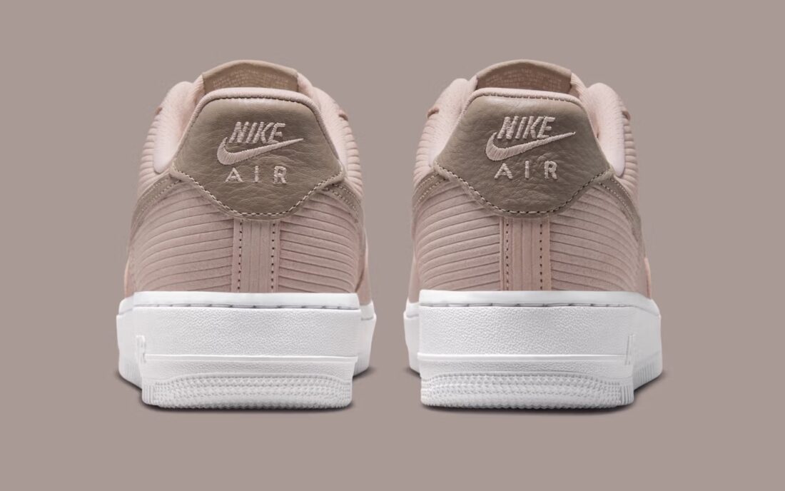 Sneakers Nike Air Force 1 Low 07 Silt Red en velours côtelé corduroy avec semelle Air iconique et finitions premium