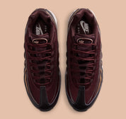 Sneakers Nike Air Max 95 SE Big Bubble Burgundy Crush bordeaux en matières premium avec amorti Air Max visible et design iconique. Vue du dessus 
