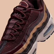 Sneakers Nike Air Max 95 SE Big Bubble Burgundy Crush bordeaux en matières premium avec amorti Air Max visible et design iconique. Zoom avant 