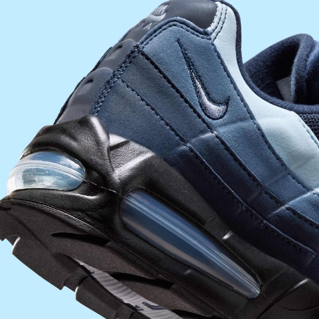 Sneakers Nike Air Max 95 OG Big Bubble Obsidian bleu marine en mesh et matières premium avec amorti Air Max visible. Zoom arrière 