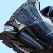Sneakers Nike Air Max 95 OG Big Bubble Obsidian bleu marine en mesh et matières premium avec amorti Air Max visible. Zoom arrière 