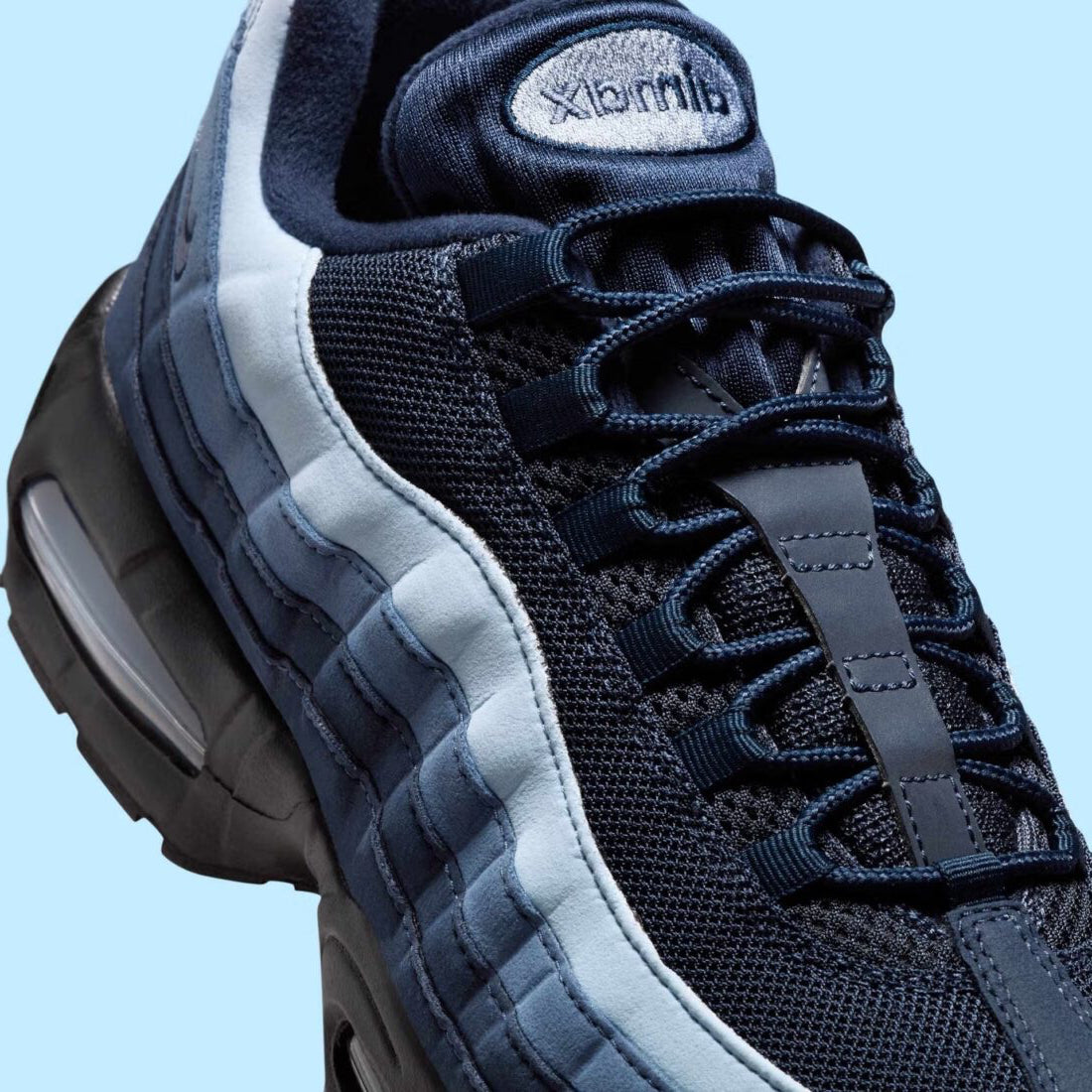 Sneakers Nike Air Max 95 OG Big Bubble Obsidian bleu marine en mesh et matières premium avec amorti Air Max visible. Zoom avant 