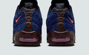 Sneakers Nike Air Max 95 Zip SP Loyal Blue bleues en matières techniques avec zip frontal et amorti Air Max visible. Vue de derrière 