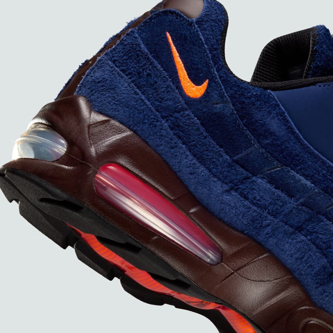 Sneakers Nike Air Max 95 Zip SP Loyal Blue bleues en matières techniques avec zip frontal et amorti Air Max visible. Zoom arrière 
