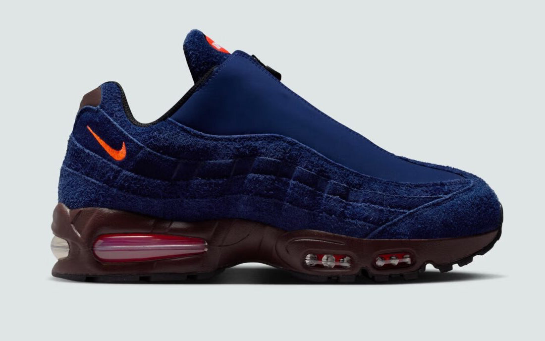 Sneakers Nike Air Max 95 Zip SP Loyal Blue bleues en matières techniques avec zip frontal et amorti Air Max visible. Vue extérieur 