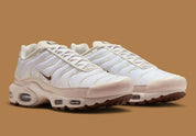 Nike Air Max Plus SE Light Orewood Brown d’occasion, mesh beige clair, empiècements techniques, technologie Tuned Air, sneaker en bon état général.