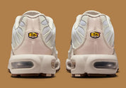 Nike Air Max Plus SE Light Orewood Brown d’occasion, mesh beige clair, empiècements techniques, technologie Tuned Air, sneaker en bon état général.