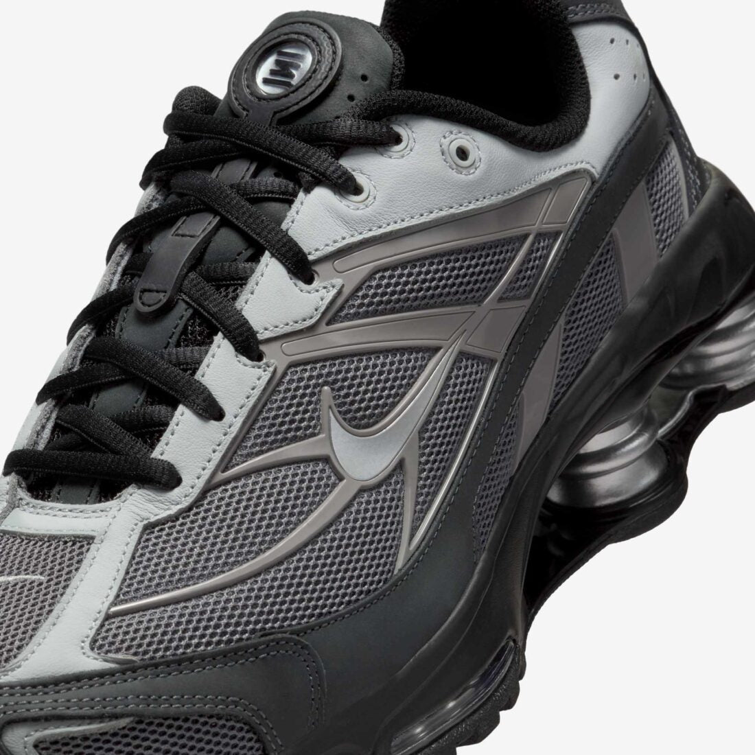 Nike Shox Ride 2 Light Graphite grises avec amorti Nike Shox et design rétro-running.