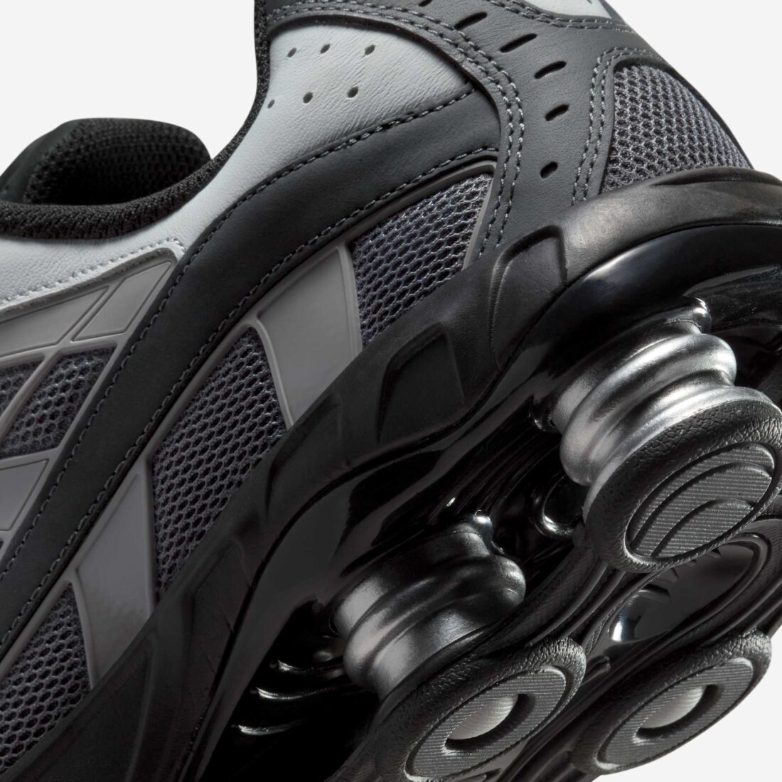 Nike Shox Ride 2 Light Graphite grises avec amorti Nike Shox et design rétro-running.