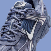 Sneakers Nike Zoom Vomero 5 femme World Indigo et Sanded Purple avec mesh respirant et amorti Zoom Air premium