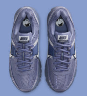 Sneakers Nike Zoom Vomero 5 femme World Indigo et Sanded Purple avec mesh respirant et amorti Zoom Air premium