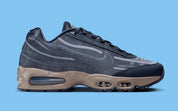 Sneakers Nike Air Max 95 SP Worksout Thunder Blue en textiles techniques bleus avec unités Air visibles et design ondulé iconique.Vue de cité intérieur 