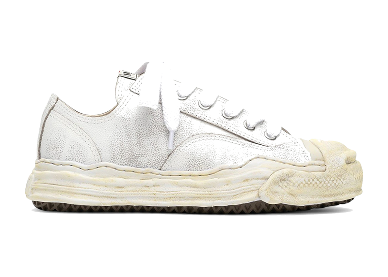 Découvrez la Balenciaga Runner White Fluo Pink, une sneaker premium inspirée du running vintage, avec un design déstructuré et un contraste audacieux entre blanc et rose fluorescent.