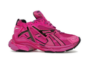 Balenciaga Runner Fuchsia Pink avec tige en mesh respirant, empiècements en cuir fuchsia et matières synthétiques, semelle intermédiaire en mousse et silhouette inspirée du running vintage