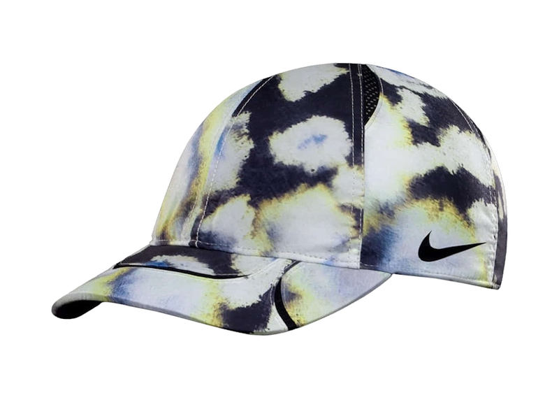 Nike x NOCTA Opal SSC Deep Cover Hat Off White/Night Silver, chapeau technique clair en polyester avec cache-nuque amovible.
