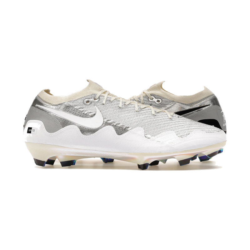 Nike Mercurial Vapor 16 Elite Patta Chrome White Black avec tige en Flyknit, technologie Gripknit, finition Chrome blanc et noir, plaque Air Zoom et semelle FG pour terrains en gazon naturel.