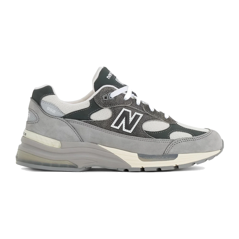 Sneaker New Balance 992 Made in USA Shadow Grey en suède gris premium et mesh respirant avec amorti ABZORB et SBS.