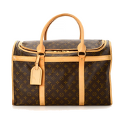 Louis Vuitton Travel Sac Chien Monogram 50 Brown, sac de transport pour chien Louis Vuitton en toile Monogram marron avec finitions en cuir naturel.