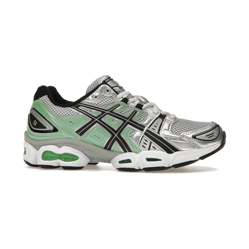 Sneaker ASICS Gel-Nimbus 9 White Bamboo en mesh blanc avec détails vert bambou, amorti GEL et silhouette rétro-running inspirée des années 2000.
