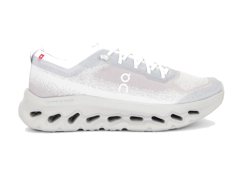 On Running Cloudtilt Moon Zendaya Glacier Alloy, sneaker On Running gris glacier associée à Zendaya avec technologie CloudTec Phase® et design futuriste.