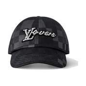Louis Vuitton LV Vers Damoflage Cap Black, casquette de luxe Louis Vuitton noire avec motif Damoflage, visière préformée et finitions haut de gamme.