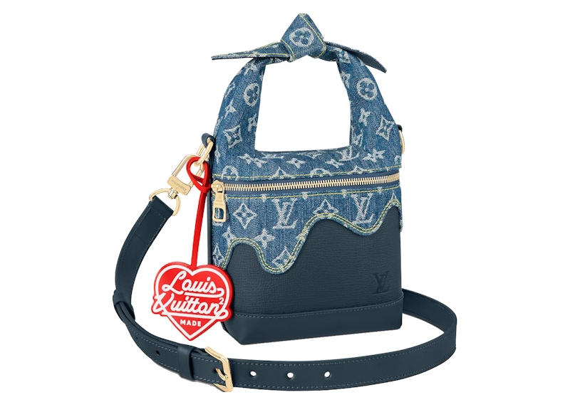 Louis Vuitton x Nigo Japanese Cruiser Monogram Blue, sac Louis Vuitton bleu avec motif Monogram issu de la collaboration avec le designer japonais Nigo.