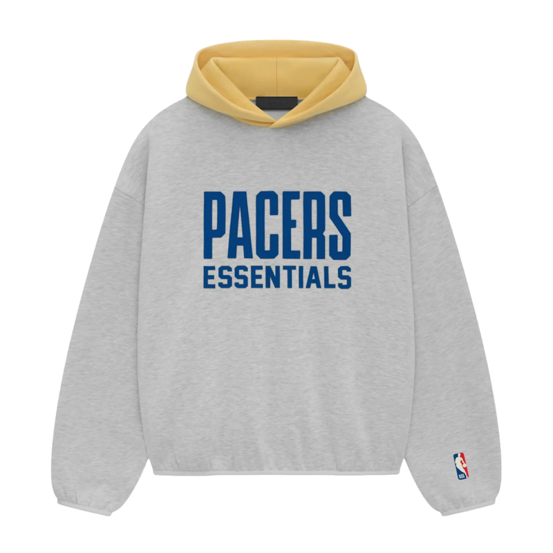 Fear of God Essentials NBA Pacers Hoodie Light Heather Grey, hoodie gris chiné Fear of God Essentials inspiré des Indiana Pacers avec coupe ample, capuche ajustable et finitions premium.